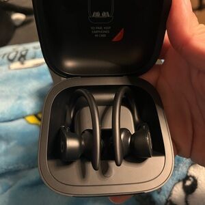 PowerBeats pro Black Wireless Earbuds. Brand new never worn